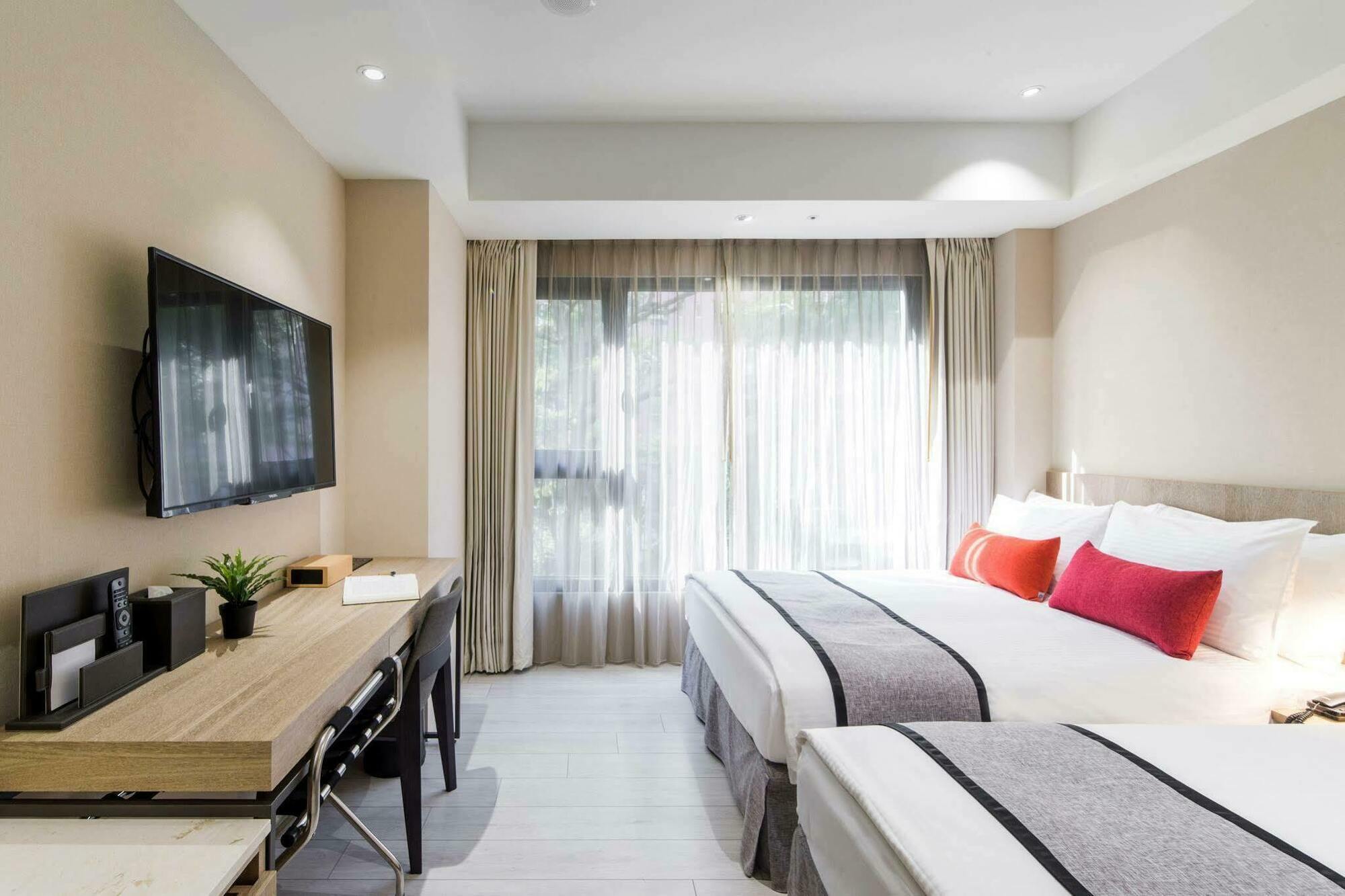 Icasa Hotel - By Cosmos Creation Taichung Buitenkant foto
