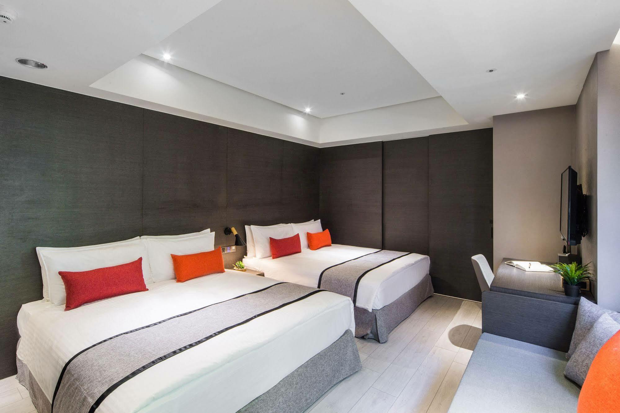 Icasa Hotel - By Cosmos Creation Taichung Buitenkant foto