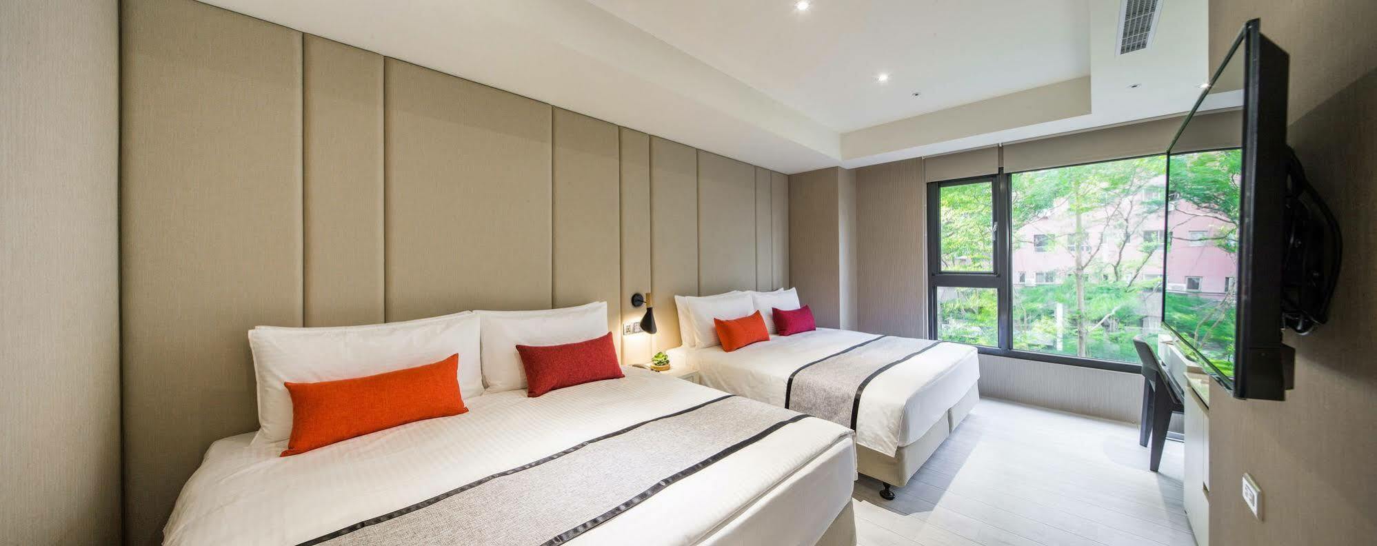 Icasa Hotel - By Cosmos Creation Taichung Buitenkant foto