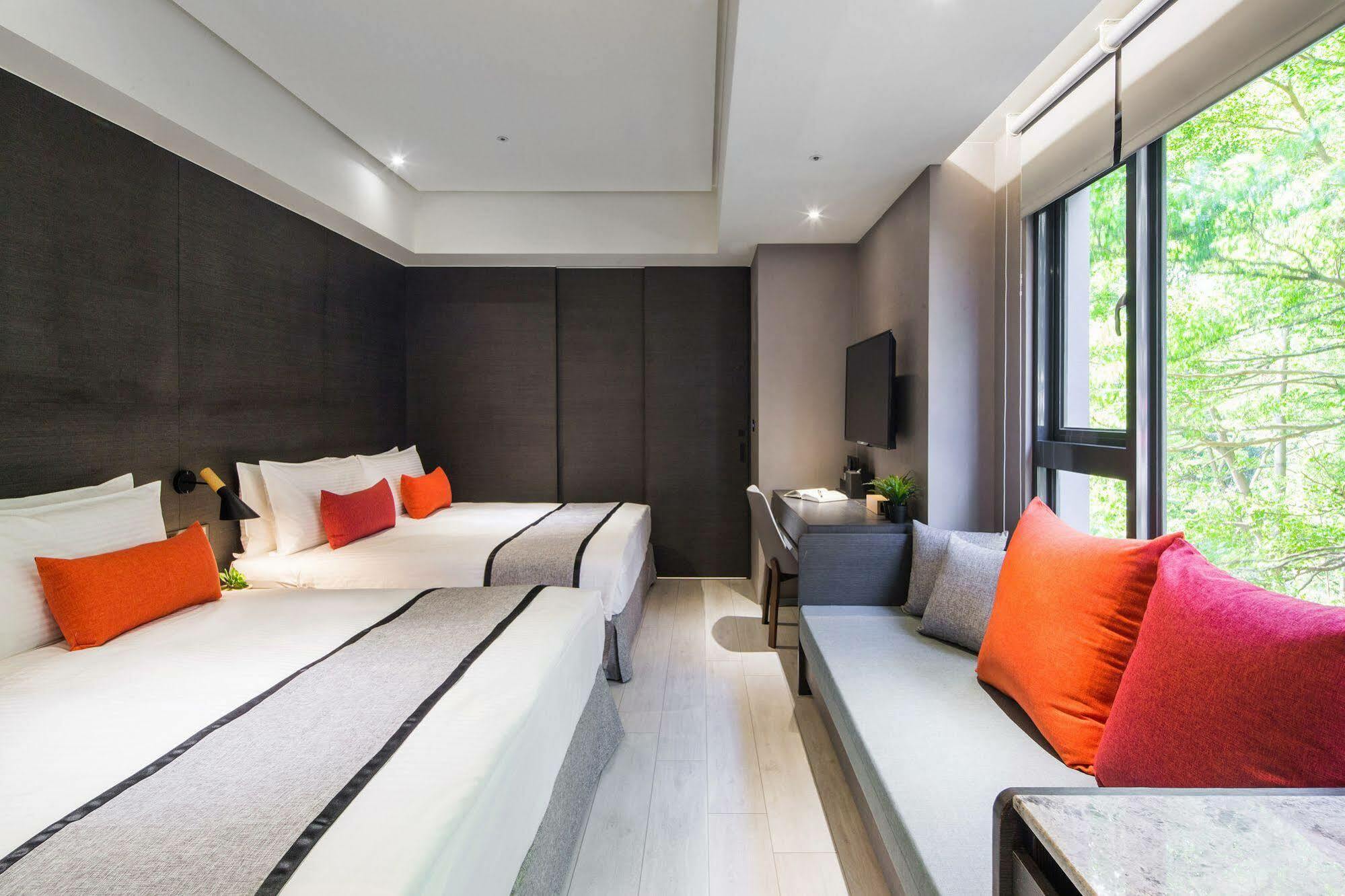 Icasa Hotel - By Cosmos Creation Taichung Buitenkant foto