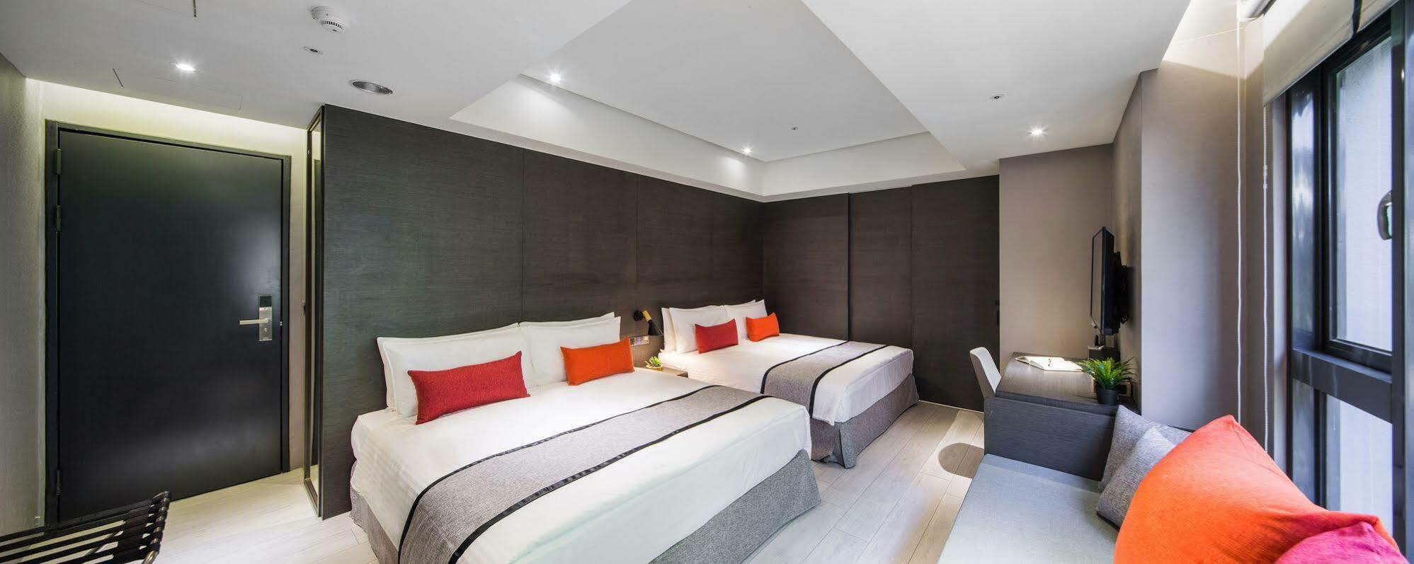 Icasa Hotel - By Cosmos Creation Taichung Buitenkant foto